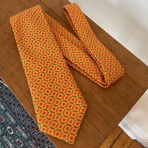 Vassi Italy 100% silk seven fold necktie